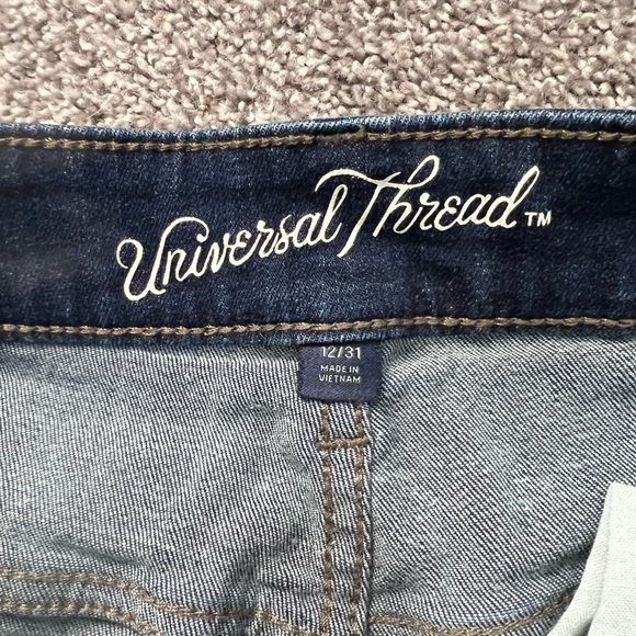 Women’s Universal Thread High Rise Midi Jean Shorts. Size 12/31. - Picture 3 of 4